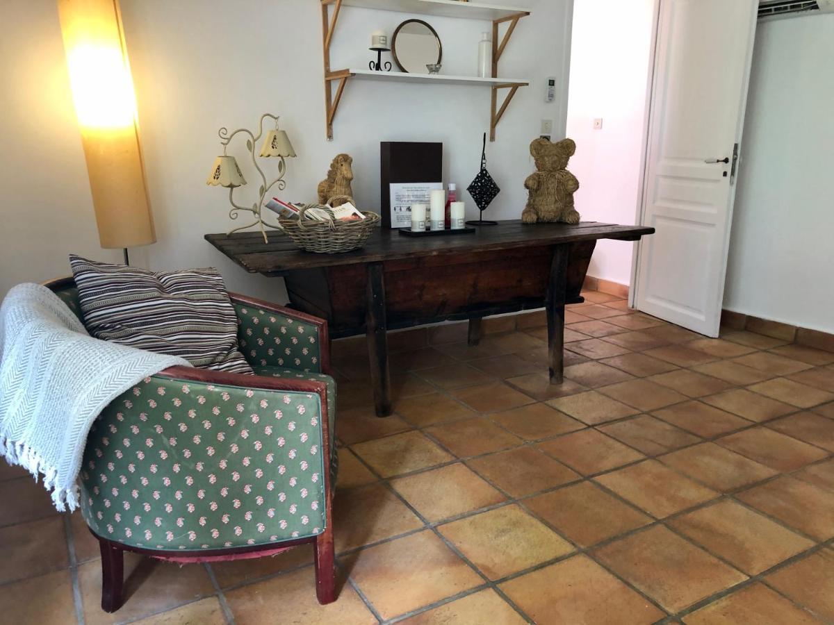 Mas Du Pont De Laute Villa Le Cailar Bagian luar foto